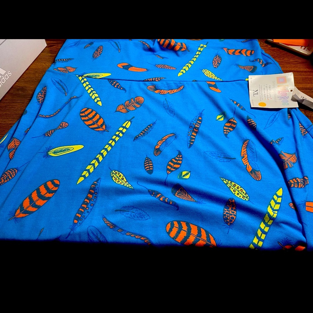 LuLaroe Maxi Skirt XL Feathers